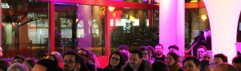 Gäste unter dem Lichttrichter